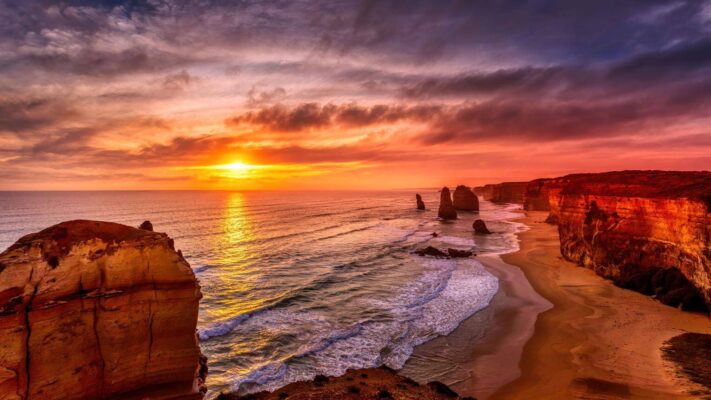 Hành trình ngược dòng Adelaide về lại hoàng hôn tại 12 Apostles trên cung đường Great Ocean Road cách thành phố Melbourne với các khối đá vôi giữa đại dương Úc