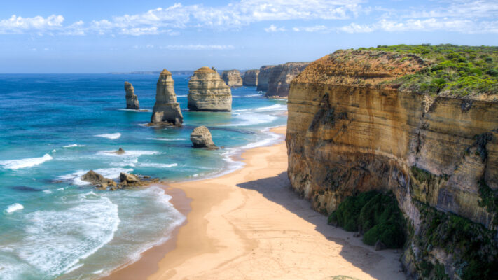 12 Apostles Great Ocean Road với vách đá và biển xanh tại Melbourne, Victoria, Úc
